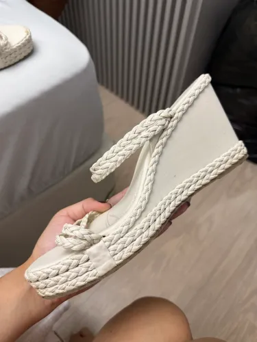 Vendo sandália branca sapatella 38