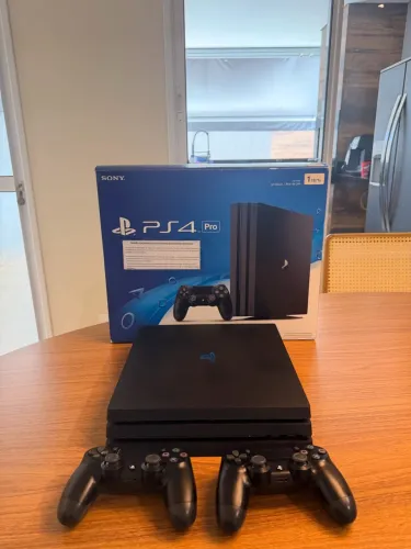 PS4 Pro 1TB + 2 Controles Originais + Caixa + Suporte