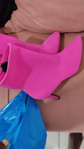 Vendo bota da numeração 37 usada apenas uma vez 