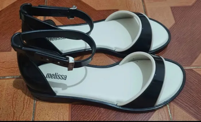 Melissa Emily semi nova original 35<br><br>Em perfeito estado, numeração 35.