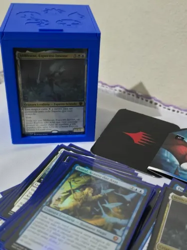 Deck Commander Millicent Precon Magic com deckbox e sleeves