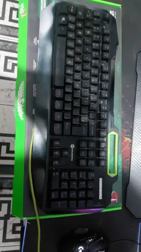 Teclado gamer Goldentec usado