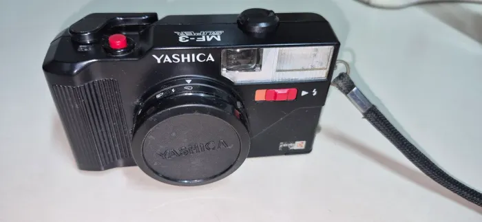 Máquina Fotográfica Yashica MF-3