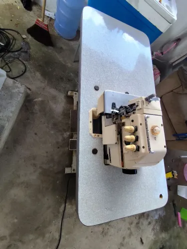 VENDO MÁQUINA OVERLOQUE INDUSTRIAL YAMATA