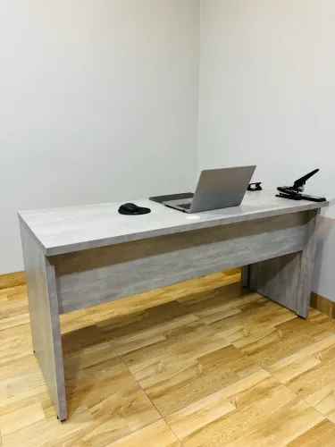 Mesa de Escritório com Gaveteiro - Madeira/Cinza