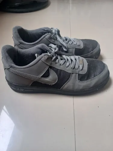 tênis Nike Air Force One cinza