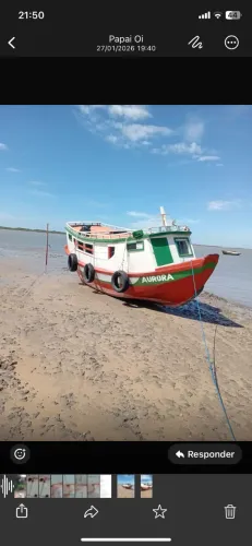 Lancha Aurora pra transporte de carga, pessoas e pesca.