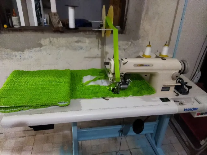 Pra vender essa máquina de costura reta com aparelho de tapete frufru