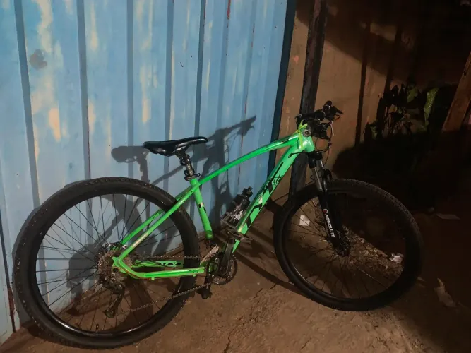 Bike aro 29 freio a óleo shimanno, 2 coroa 8 catraca