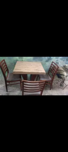 Mesa de canto 3 cadeiras