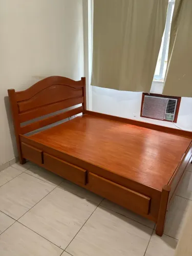 Cama de madeira com colchão e 6 gavetas ( semi nova 