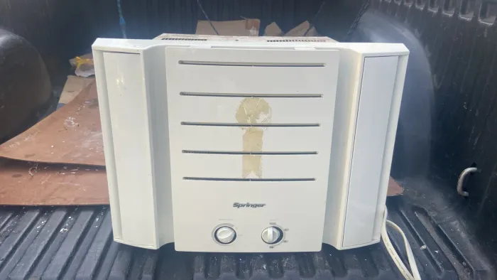 Ar condicionado 7500 220 v com defeito