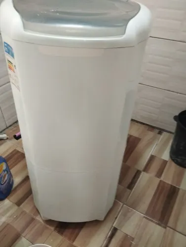 Tanquinho usado,as mangueiras precisa trocar fora isso eu uso ele normalmente
