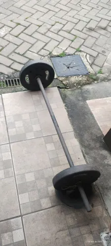 Barra com anilhas de cimento e polietileno com 5 kg e m cada lado