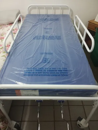 Cama hospitalar nunca usada !