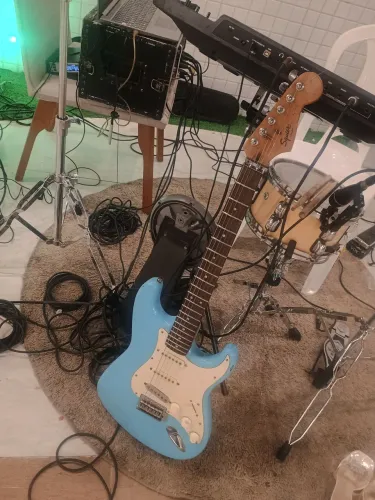 Guitarra squier 