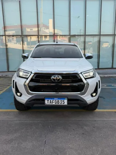 Toyota Hilux CD SRX Plus 4X4 2.8 TDI Die. Aut. 2024