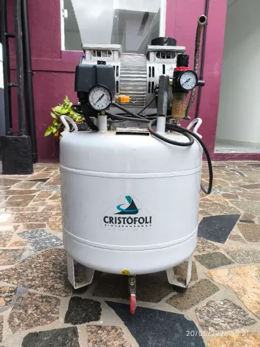 Compressor Cristofoli odontológico 