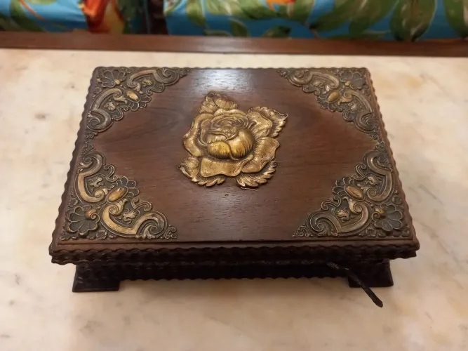 Caixa porta-jóias antiga