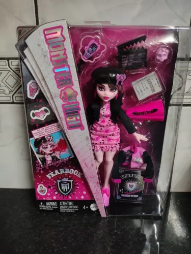 Boneca Monster High Draculaura Fearbook