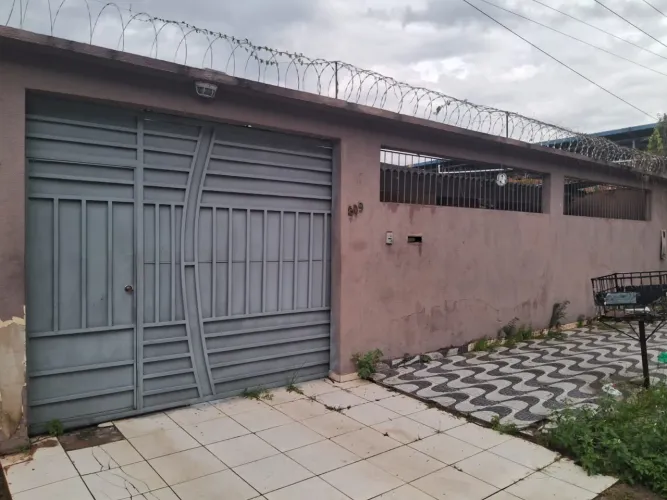 Casa Ampla em Bairro Nobre | 3 Suítes | Quintal | 3 Vagas