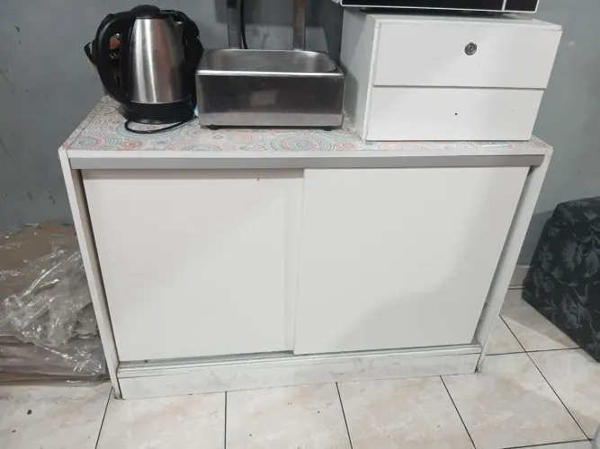 Vende se armário, acompanha duas gavetas