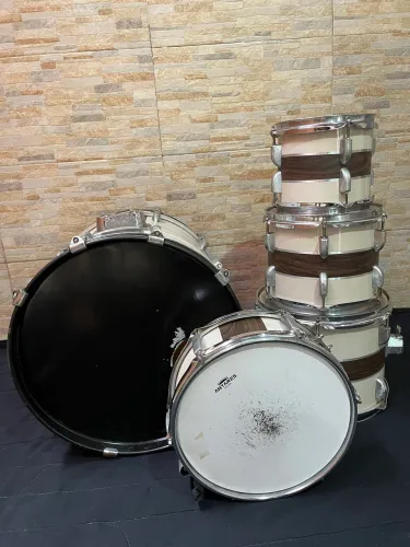 Bateria acústica MICHAEL