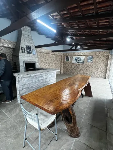 Aluga-se casa com piscina nos ingleses. Aluguel anual