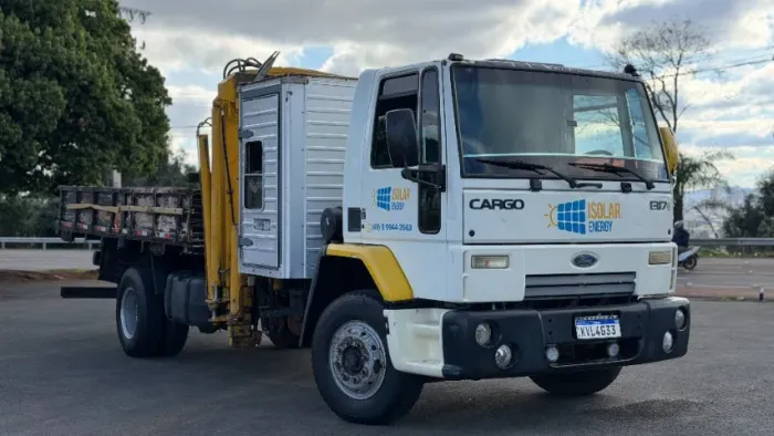 Caminhão Ford Cargo 1317- EQUIPAMENTO COMPLETO PARA PERFURAÇÃO E TRABALHO EM ALTURA