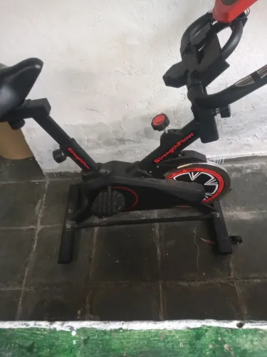 Vendo bicicleta ergométrica semi nova não entrego