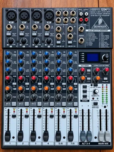 Mesa de Som Behringer Xenyx 1204FX - 12 Canais com Efeitos (Ótimo Estado)