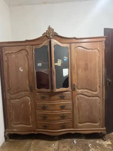 Vendo guarda roupa antigo