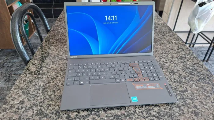 1 notebook vaio + 1 notebook positivo