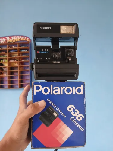 Câmera analógica polaroid 636 closeup