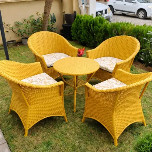 Conjunto valência quatro cadeiras + quatro almofadas + mesinha (a cor da sua preferência)