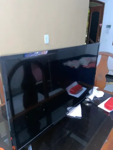 Smart tv aoc Roku 32 / com defeito