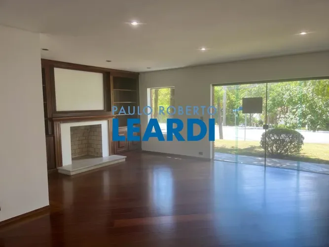 CASA EM CONDOMÍNIO - ALPHAVILLE - SP