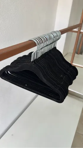 Cabides de veludo kit com 10 unidades 
