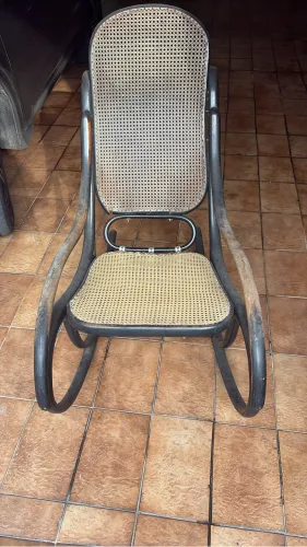Cadeira de Balanço Antiga Thonet