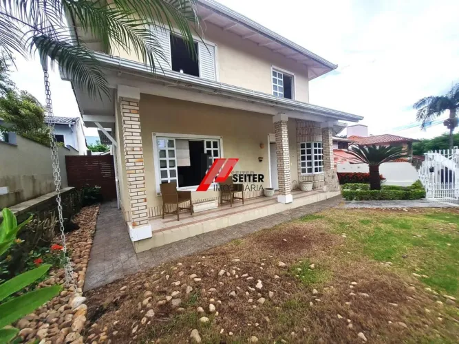 Casa mobiliada à venda em condomínio fechado no Bairro Monte Verde em Florianópolis com 4