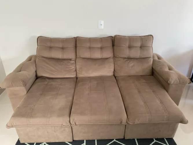 Sofá tecido suede, excelente estado. 2,30m. Valor de novo R$ 2.100,00, bem abaixo.