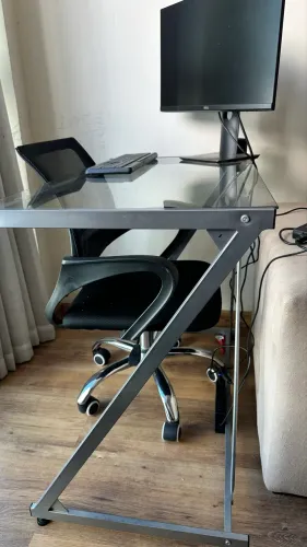 Mesa de estudo com tempo de vidro