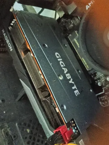 RX 7600 oc gigabyte 3 fans 8gb