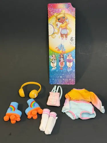 RAINBOW HIGH FASHION PACK SUNNY