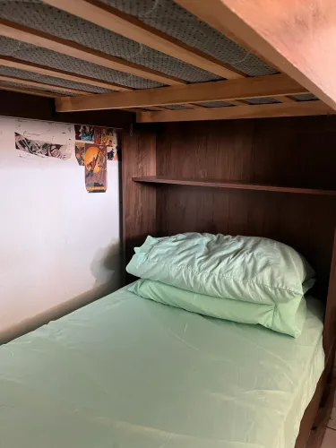 Beliche com cama auxiliar e colchão