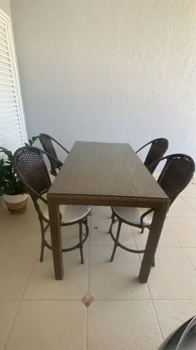 Mesa fibra sintética 1,30x0,70m ratan 4 cadeiras