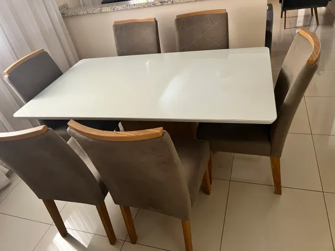 Jogo mesa jantar com 6 cadeiras 