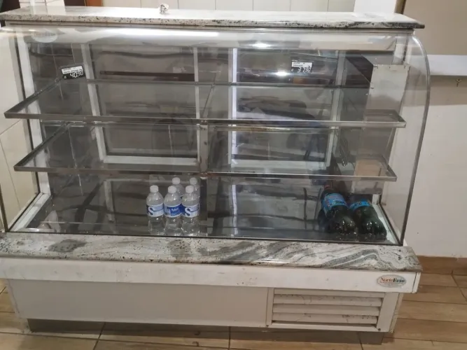 Balcão Expositor doces e bolos