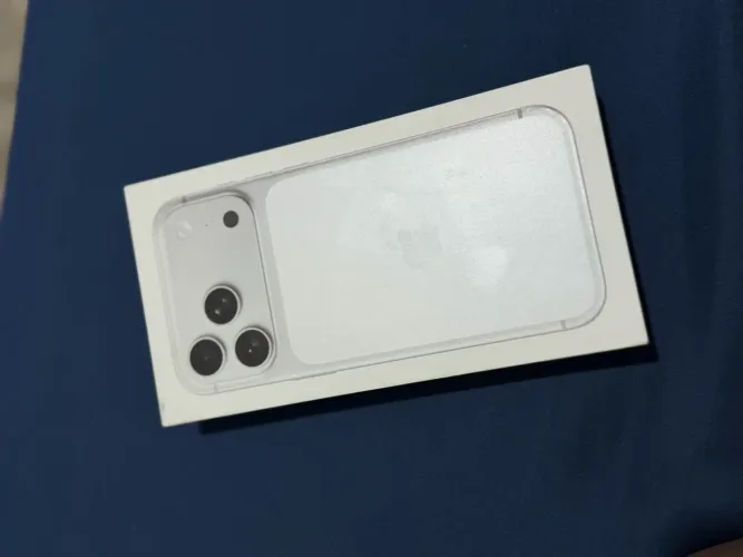IPHONE 17 PRO MAX SILVER LACRADO