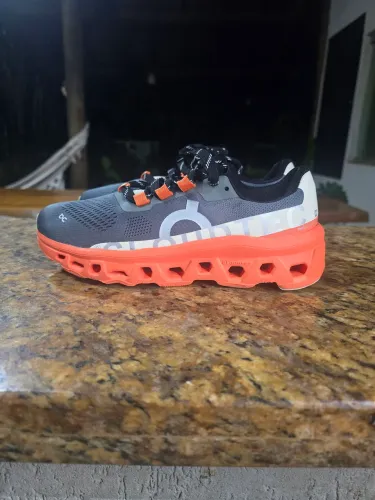 Vendo tênis Tênis On Running Cloudmonster 1 Eclipse Turmeric - Cinza